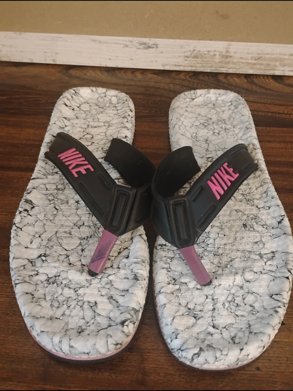 Nike Women’s Black & Pink Thong Sandals
